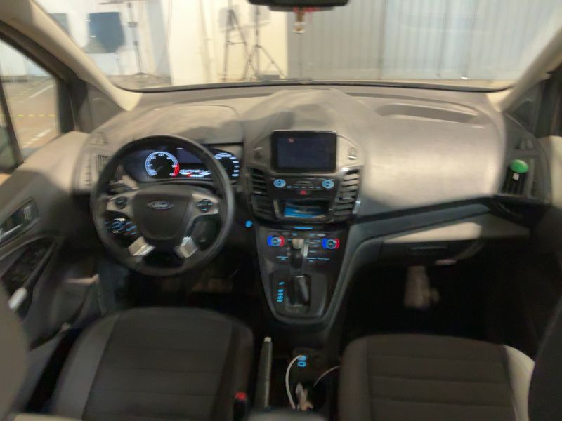 Ford Grand Tourneo Connect 1.5 TDCi EcoBlue Titanium — zdjęcie 12