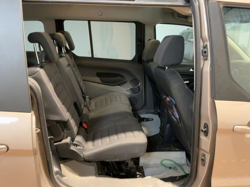 Ford Grand Tourneo Connect 1.5 TDCi EcoBlue Titanium — zdjęcie 14