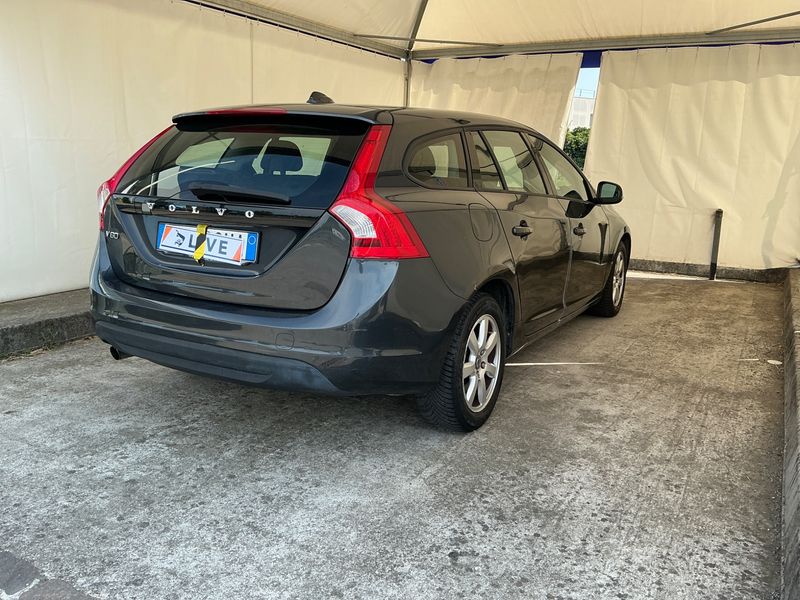 Volvo V60 2.0 D4 Kinetic — zdjęcie 2