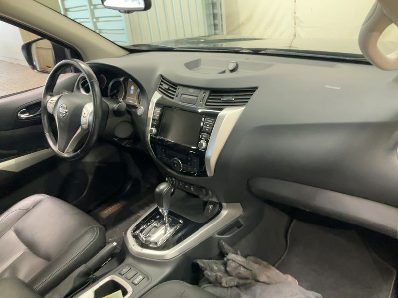 Nissan Navara NP-300 2.3 dCi N-Guard Double Cab 4x4 — zdjęcie 12