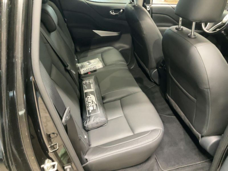 Nissan Navara NP-300 2.3 dCi N-Guard Double Cab 4x4 — zdjęcie 14