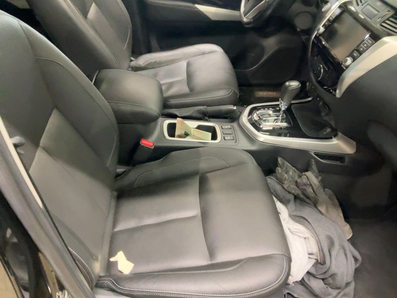 Nissan Navara NP-300 2.3 dCi N-Guard Double Cab 4x4 — zdjęcie 11