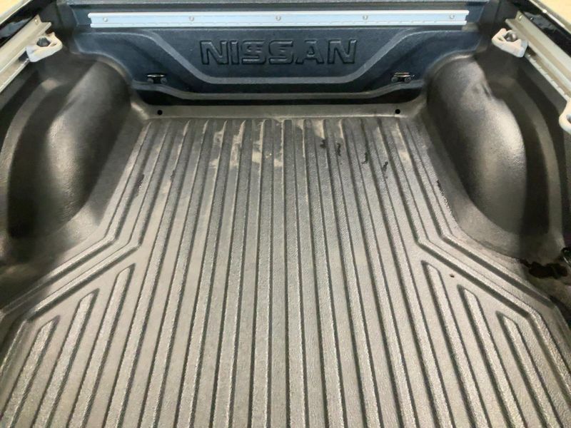 Nissan Navara NP-300 2.3 dCi N-Guard Double Cab 4x4 — zdjęcie 10