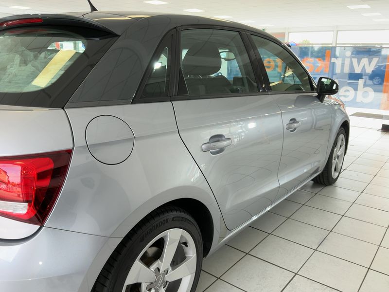 Audi A1 Sportback 1.6 TDI Sport — zdjęcie 6