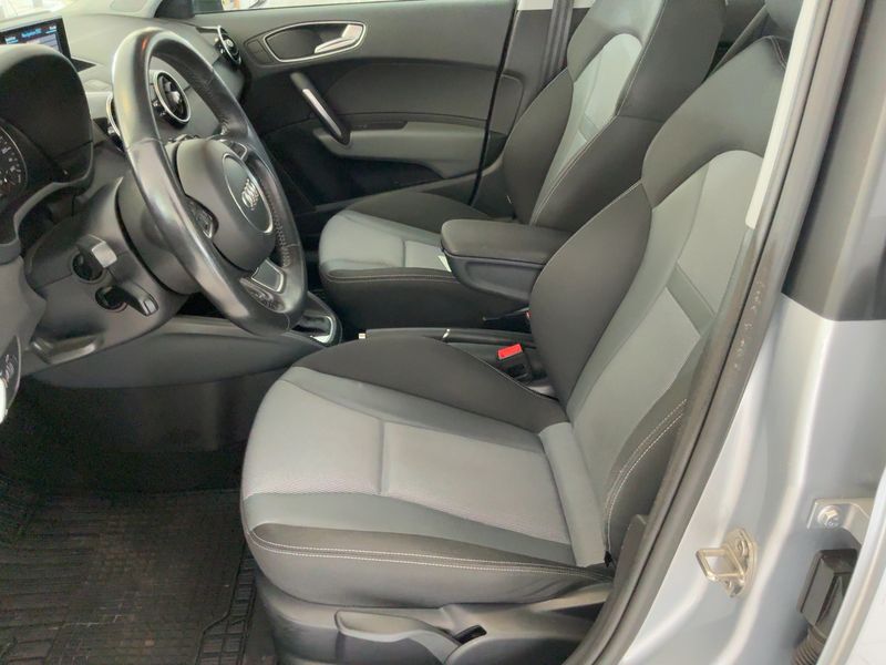 Audi A1 Sportback 1.6 TDI Sport — zdjęcie 11