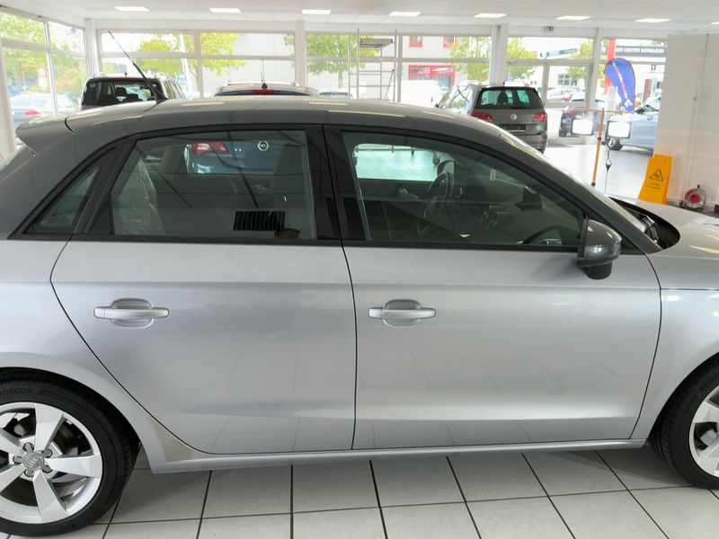 Audi A1 Sportback 1.6 TDI Sport — zdjęcie 7