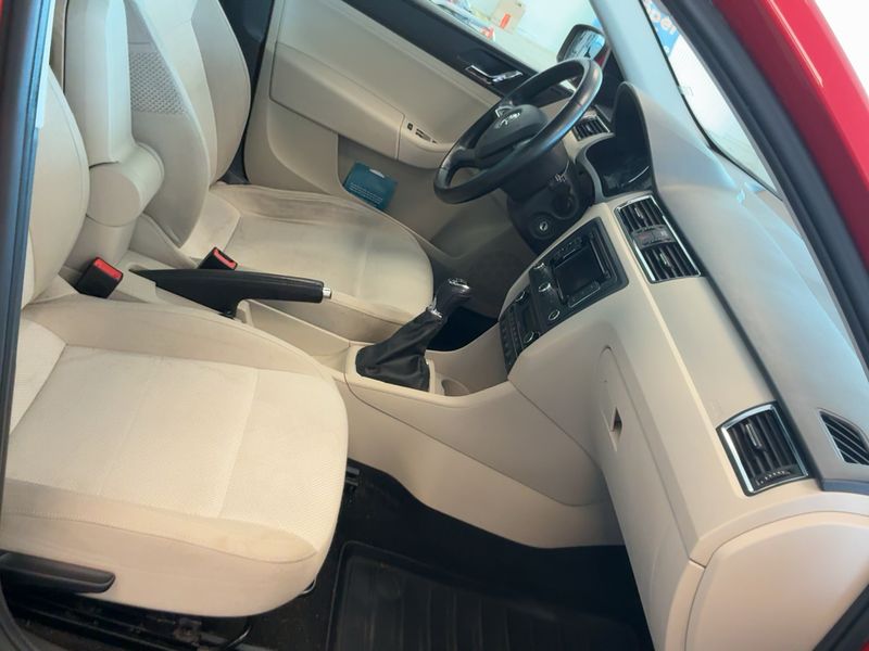 Skoda Rapid 1.2 TSI Elegance — zdjęcie 11