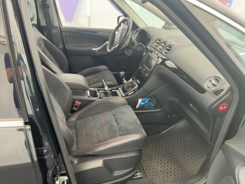 Ford S-Max 2.0 EcoBoost Titanium S — zdjęcie 11