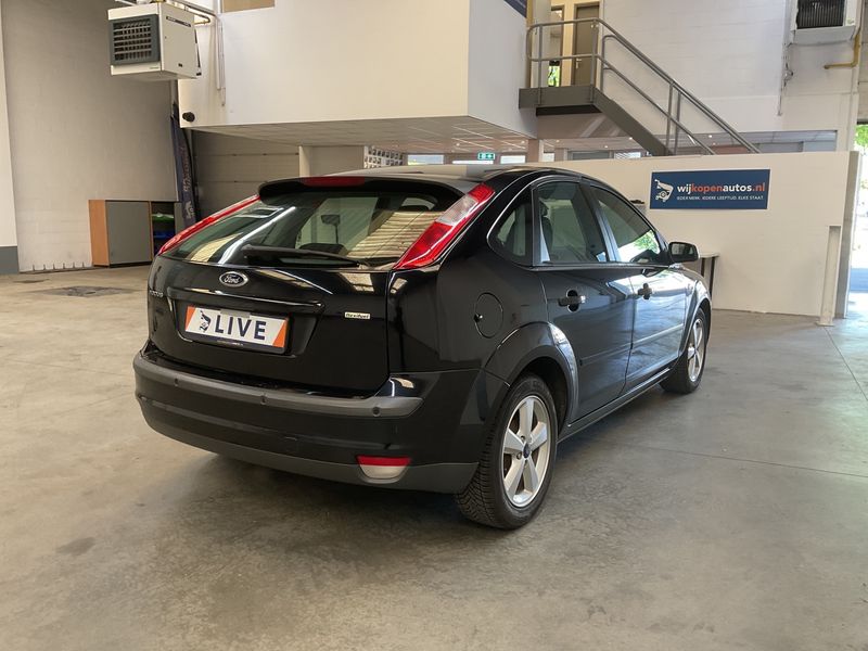 Ford Focus 1.8 Flexifuel Sport — zdjęcie 2