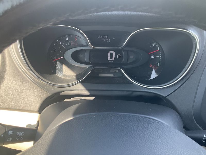 Renault Captur 1.5 dCi Energy Intens — zdjęcie 13