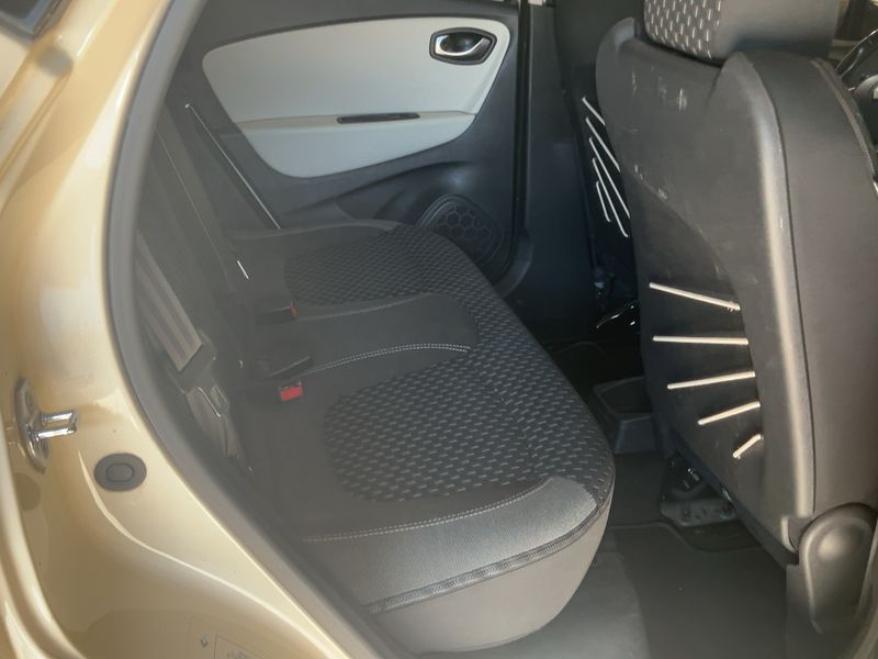 Renault Captur 1.5 dCi Energy Intens — zdjęcie 14