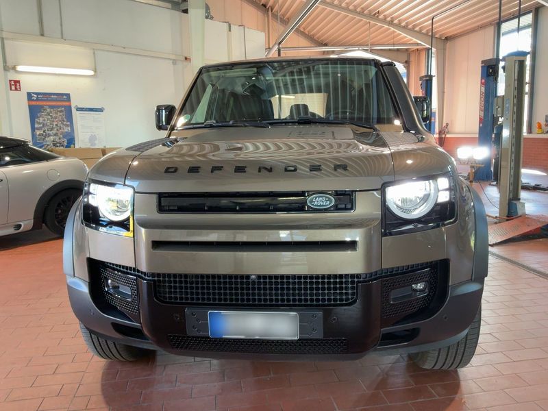 Land Rover Defender D240 110 S — zdjęcie 9