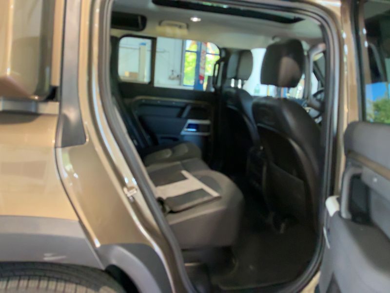 Land Rover Defender D240 110 S — zdjęcie 14