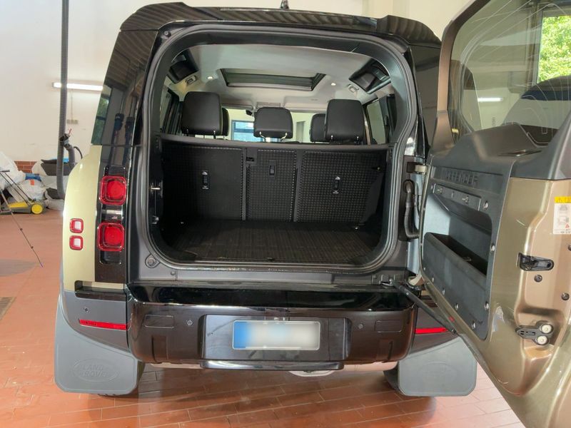 Land Rover Defender D240 110 S — zdjęcie 10