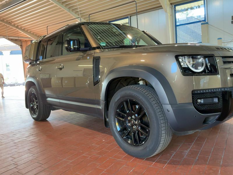 Land Rover Defender D240 110 S — zdjęcie 8