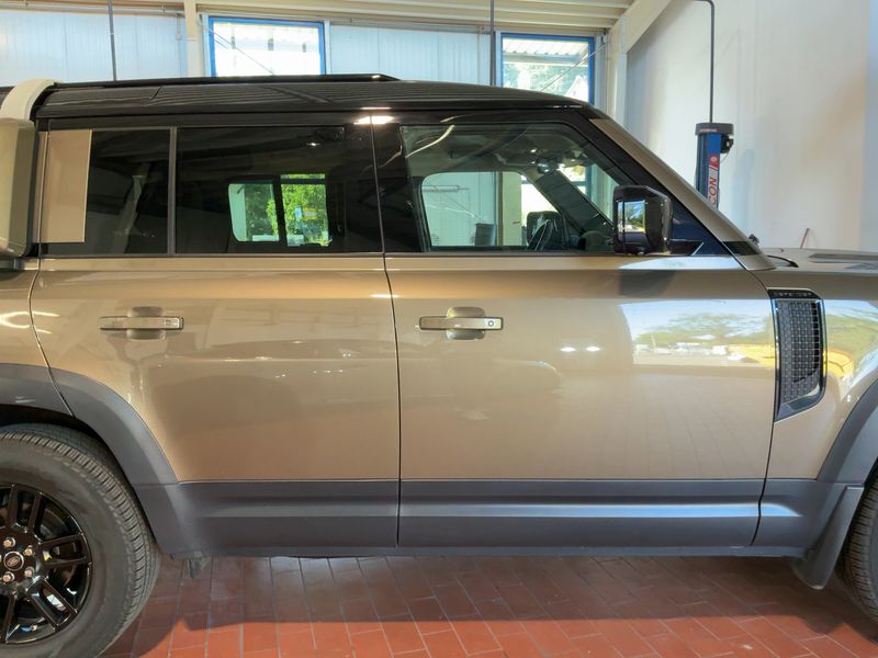 Land Rover Defender D240 110 S — zdjęcie 7