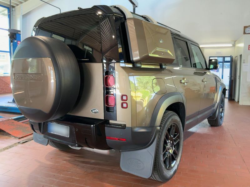 Land Rover Defender D240 110 S — zdjęcie 6