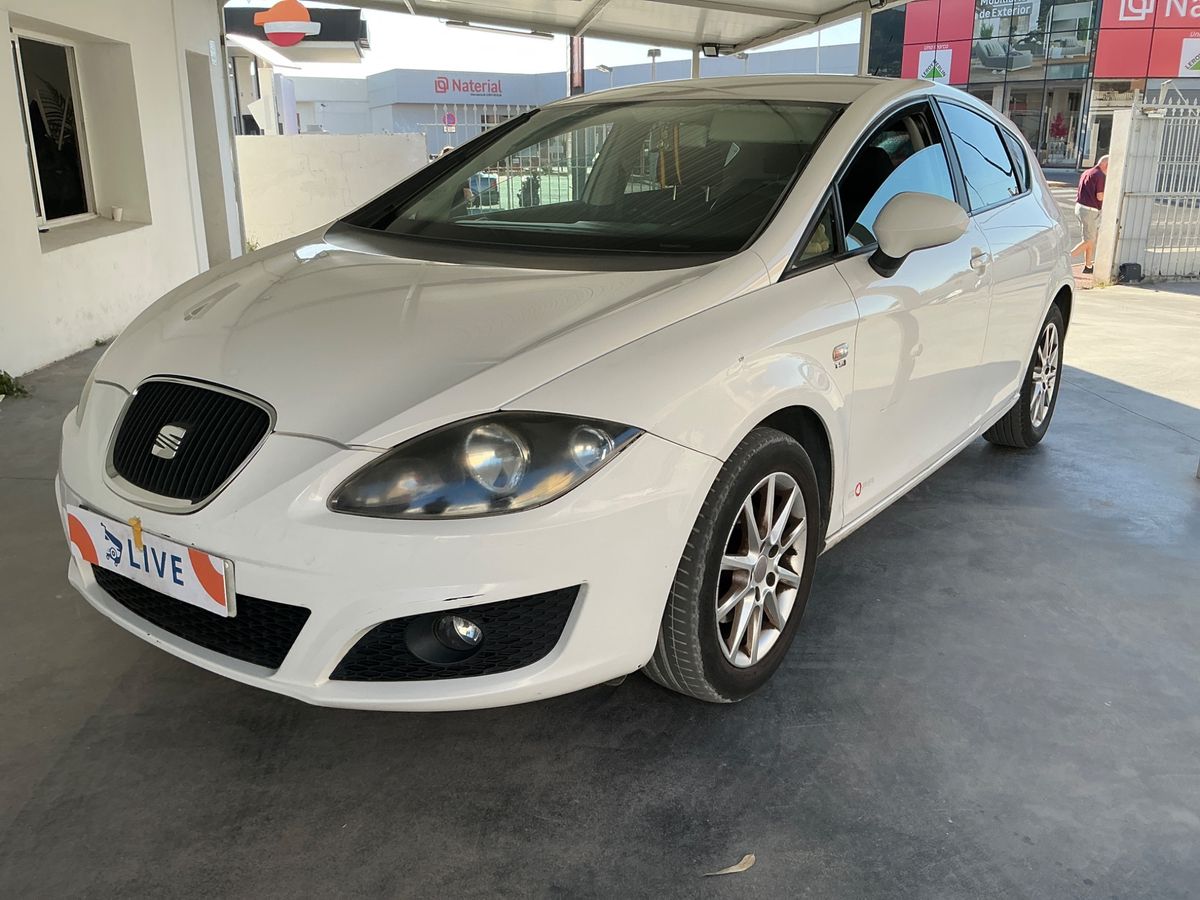 Seat Leon 2011 — photo 1