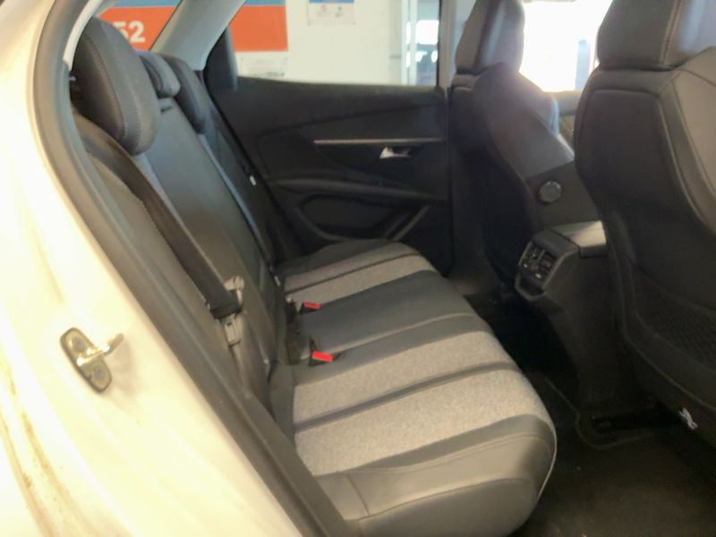 Peugeot 3008 1.2 PureTech Allure Business — zdjęcie 14