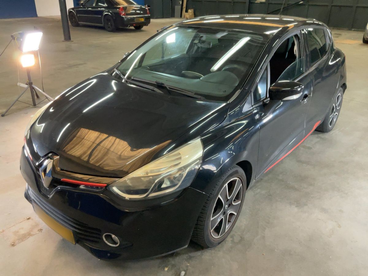 Renault Clio 2015 — photo 1