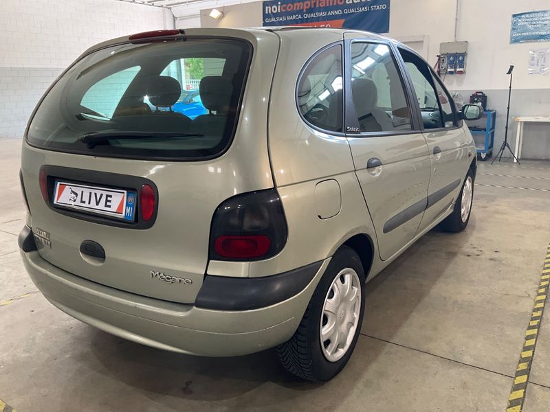 Renault Scenic 1.6 RT — zdjęcie 2