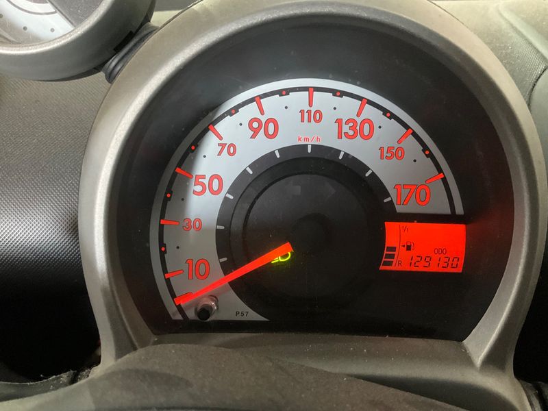 Peugeot 107 1.0 Urban — zdjęcie 4