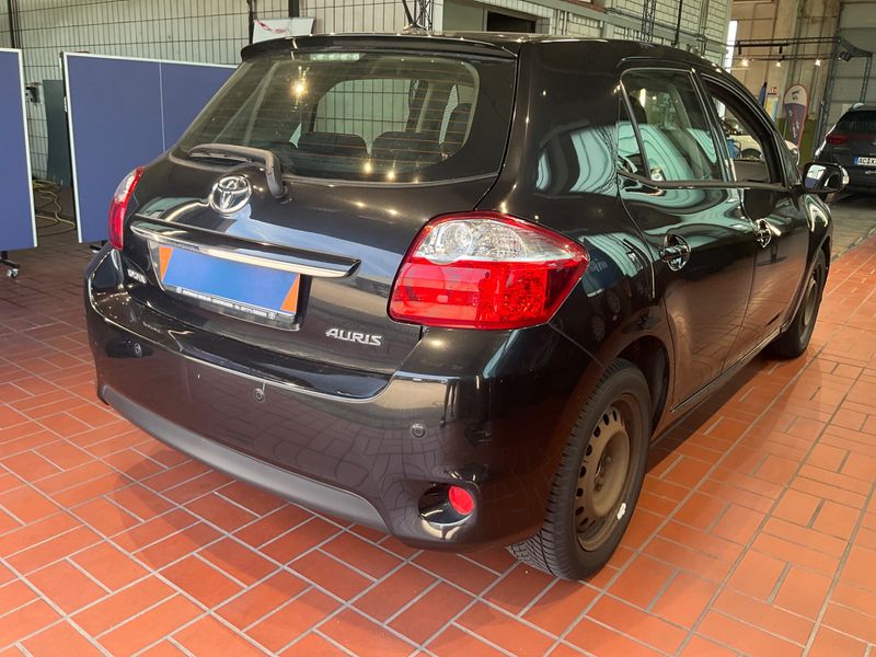 Toyota Auris 1.6 Travel — zdjęcie 2