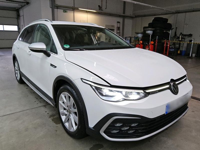 Volkswagen Golf VIII 2.0 TDI Alltrack 4Motion — zdjęcie 13
