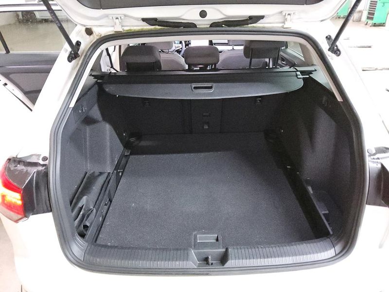 Volkswagen Golf VIII 2.0 TDI Alltrack 4Motion — zdjęcie 18