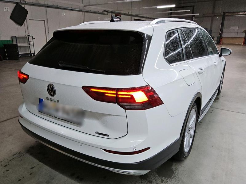 Volkswagen Golf VIII 2.0 TDI Alltrack 4Motion — zdjęcie 15