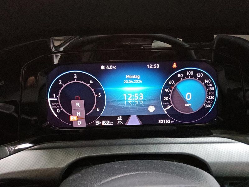 Volkswagen Golf VIII 2.0 TDI Alltrack 4Motion — zdjęcie 16