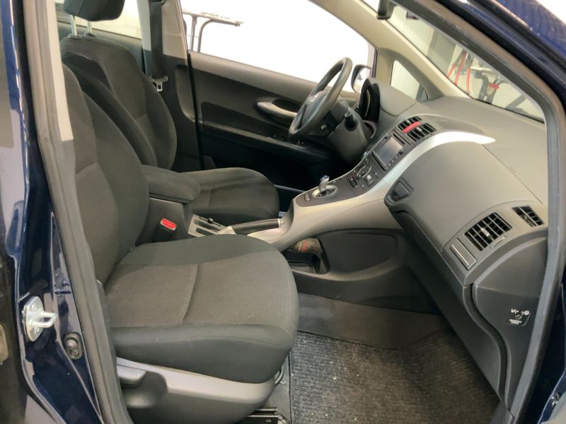 Toyota Auris 1.8 Hybrid Executive 2012 – снимка 17