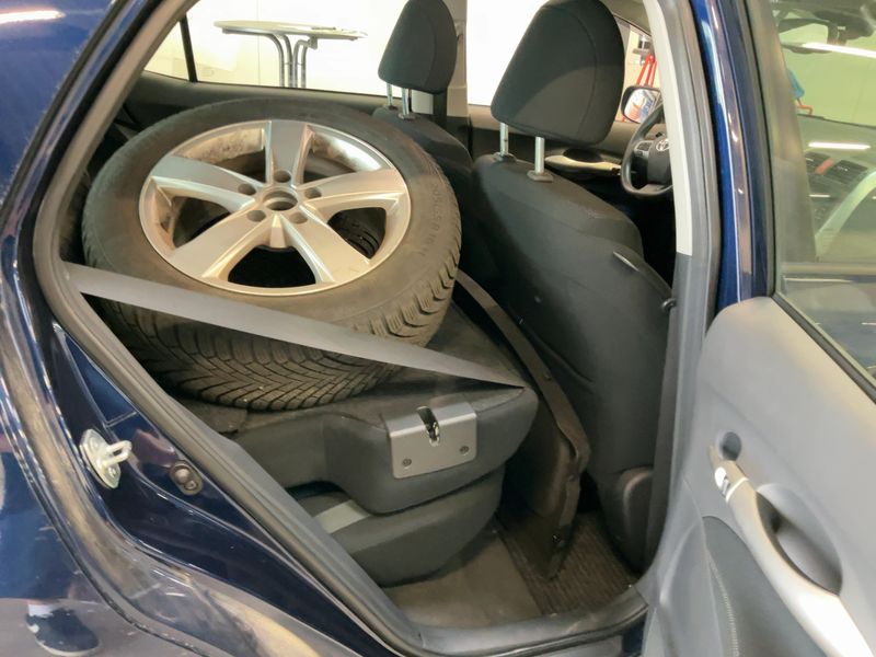Toyota Auris 1.8 Hybrid Executive 2012 – снимка 20
