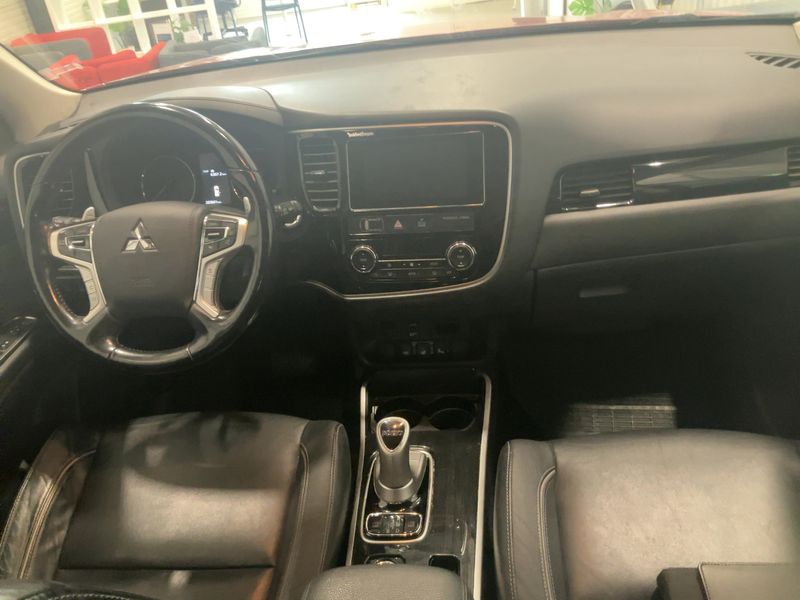 Mitsubishi Outlander 2.0 PHEV PHEV Basis 4WD — zdjęcie 12