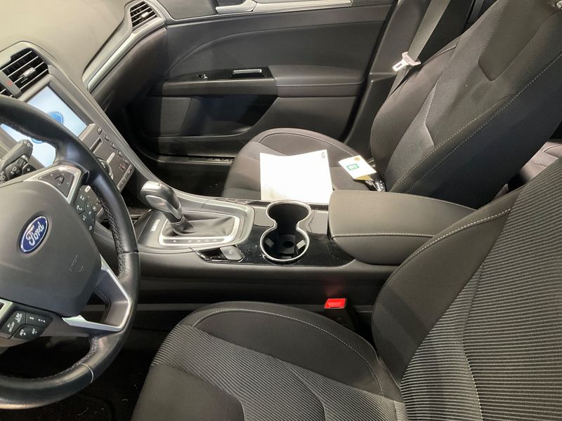 Ford Mondeo 2.0 EcoBoost Titanium 2016 – снимка 23