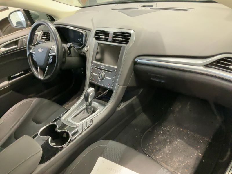 Ford Mondeo 2.0 EcoBoost Titanium 2016 – снимка 18