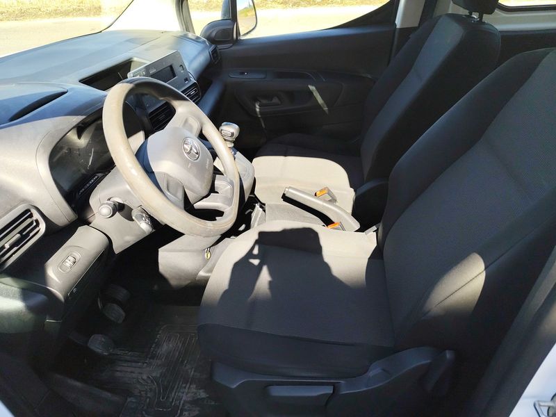 Toyota ProAce City 1.5 D-4D Combi L1 VX — zdjęcie 14