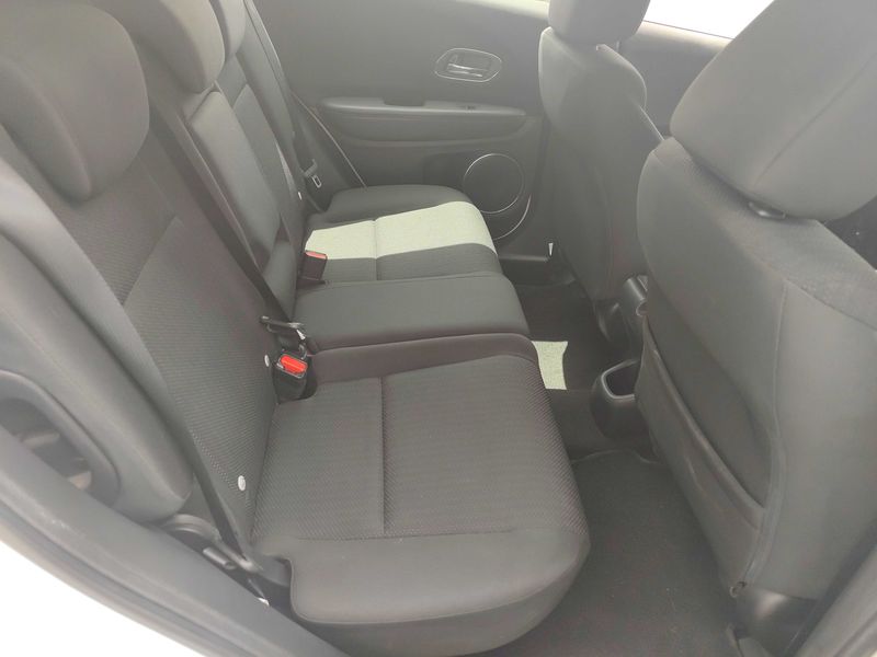 Honda HR-V 1.5 i-VTEC Elegance — zdjęcie 14