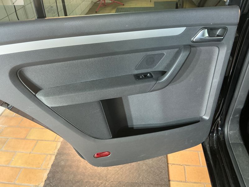Volkswagen Touran 1.4 TSI Life 2013 – снимка 31