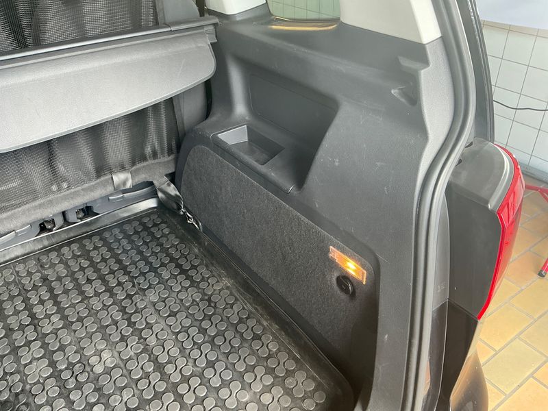 Volkswagen Touran 1.4 TSI Life 2013 – снимка 37