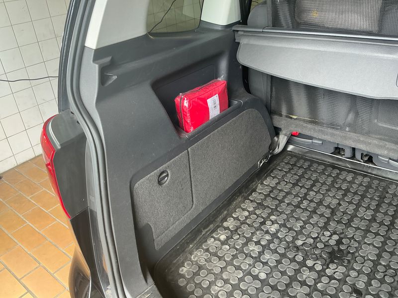 Volkswagen Touran 1.4 TSI Life 2013 – снимка 38