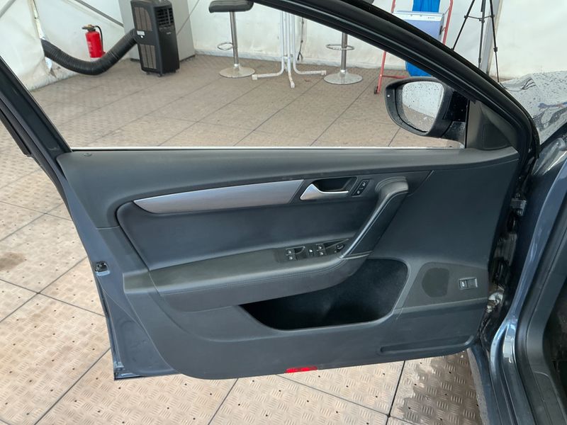 Volkswagen Passat 2.0 TDI Business Edition BlueMotion Tech 2014 – снимка 25