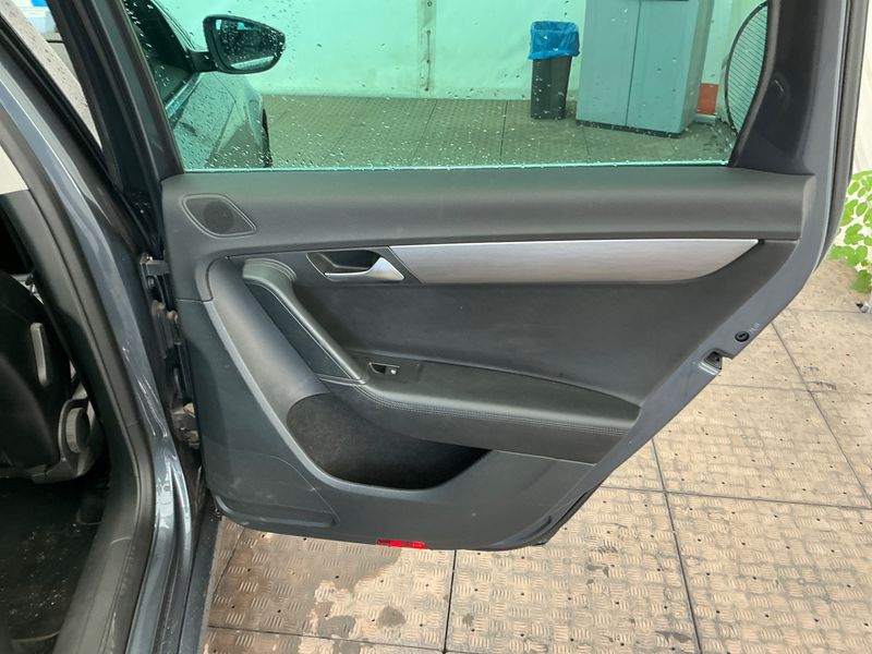 Volkswagen Passat 2.0 TDI Business Edition BlueMotion Tech 2014 – снимка 26