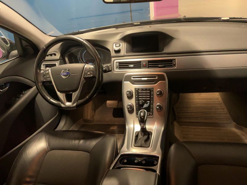Volvo V70 2.0 T5 Momentum — zdjęcie 12
