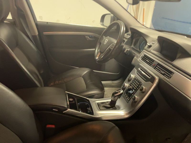 Volvo V70 2.0 T5 Momentum — zdjęcie 11