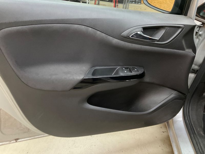 Opel Corsa 1.4 Color Edition 2017 – снимка 32
