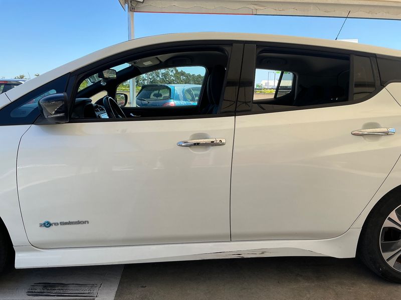Nissan Leaf electric drive 110 kW N-Connecta — zdjęcie 4