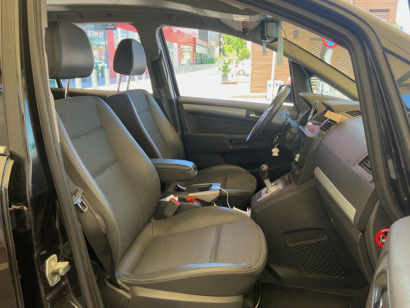 Opel Zafira 1.8 Cosmo — zdjęcie 11