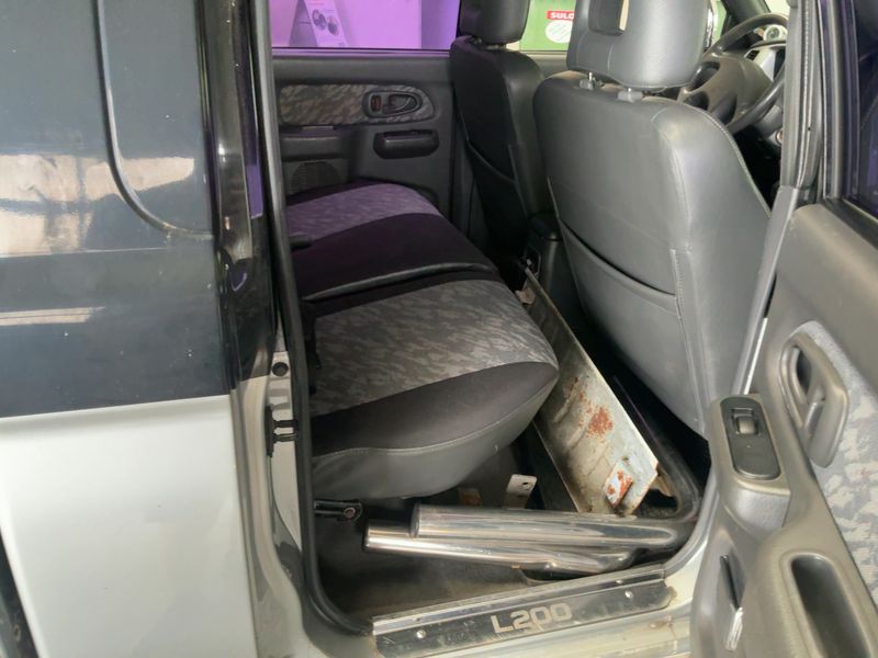 Mitsubishi L 200 2.5 Turbodiesel TD Magnum American Dream 2500 — zdjęcie 14