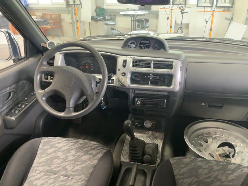 Mitsubishi L 200 2.5 Turbodiesel TD Magnum American Dream 2500 — zdjęcie 12